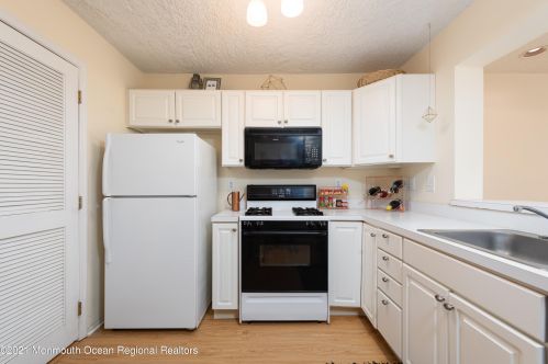 45 Phoenix Ct, Tinton Falls NJ 07712-7773 exterior