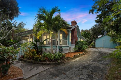 10303 Indian River Dr, Fort Pierce, FL 34982-7841