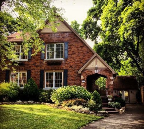 161 Overlook Dr, Alliance, OH 44601-3918