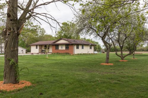 4820 Sheard Rd, Kansasville, WI 53139-9756