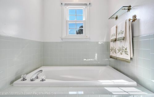 305 Bartley Rd, Jackson Twp NJ  08527-1166 exterior