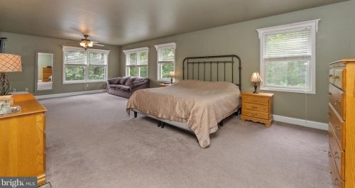 185 Clover Ln, Perkiomenville PA  18074-9485 exterior