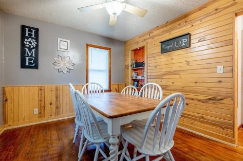 615 Washburne Ave, Paynesville MN  56362-1731 exterior