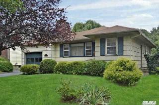 32 Gates St, Greenlawn, NY 11740-1436