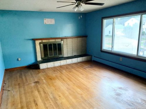 112 Woodhill Rd, Manchester, CT 06042-2876