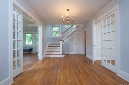 70 Broadview Ave, New Rochelle, NY 10804-4143