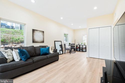 3010 Rosemary Ln, Falls Church VA  22042-1840 exterior