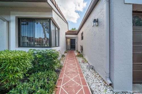 6164 Kings Gate Cir, Delray Beach, FL 33484-2447