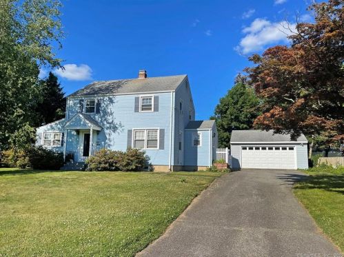 796 Chickadee Ln, Stratford, CT 06614-2478