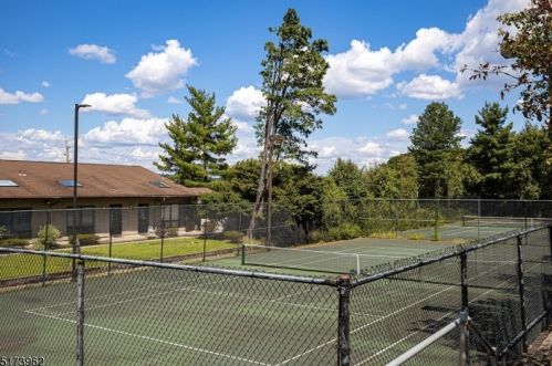 61 Woodland Dr, West Paterson NJ  07424-3707 exterior