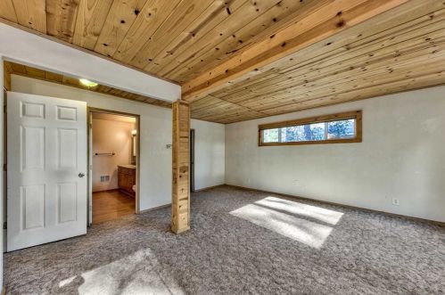 10136 Sierra Ave, Truckee CA  96161-4828 exterior