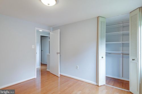 2308 Whitetail Ct, Herndon VA  20191-3018 exterior