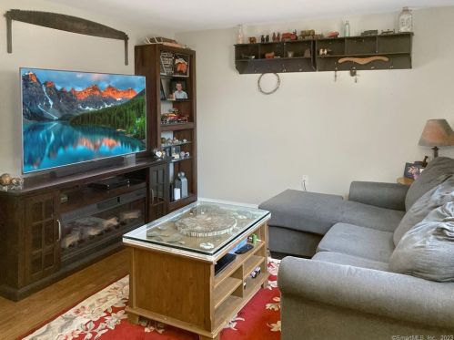 10 Mark Dr, Coventry CT  06238-1122 exterior