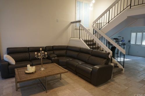 27067 Alabastro Dr, Santa Clarita CA  91354-2215 exterior