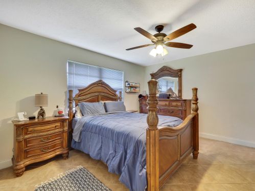 574 Marion Ave, Fort Pierce, FL 34983-8721