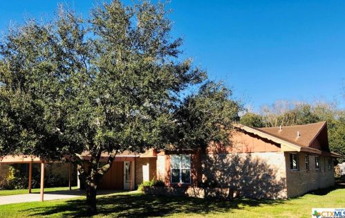 609 Jackson St, Edna, TX 77957-3234
