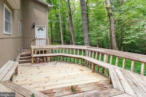 4882 Wood Lilly Ct, Woodbridge VA  22192-6137 exterior