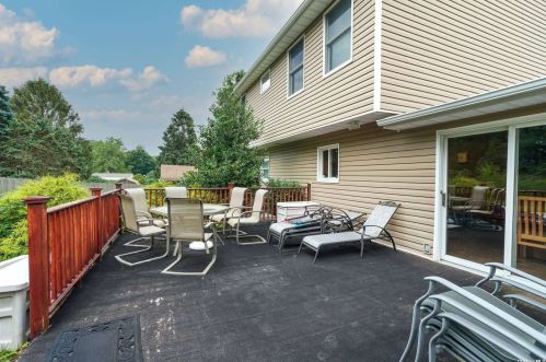 162 10th Ave, Holtsville NY  11742-2357 exterior
