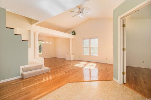 51786 Paddock Dr, Granger, IN 46530-8455