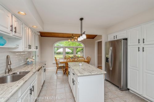 328 Main St, Middletown NJ  07748-5938 exterior