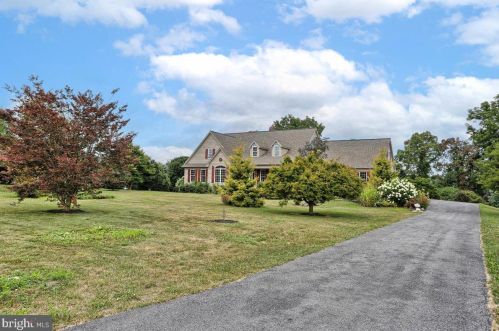 4 Linden Dr, Carlisle, PA 17015-6906