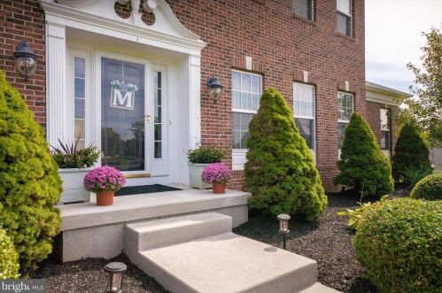 13 Victoria Dr, Swedesboro NJ  08085-3093 exterior