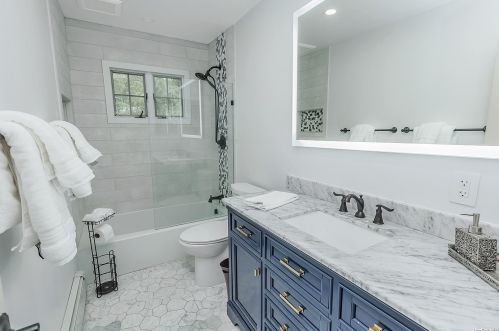 6 Stuart Ct, Huntington Station NY  11746-4237 exterior