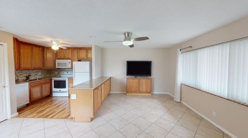 221 Coventry J, West Palm Beach, FL 33417-1624