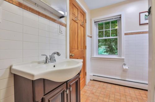 14 Dolfinger Pl, Fishkill NY  12524-2816 exterior