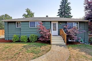 4903 Hinds St, Seattle, WA 98116-3225