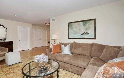 3402 Rio Vista Dr, Mahwah NJ  07430-4005 exterior