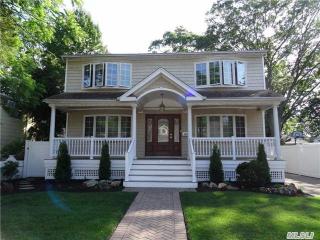 419 Clinton Ave, North Lindenhurst, NY 11757-3406