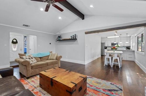 9626 Braeburn Gln, Austin TX 78729-2710 exterior