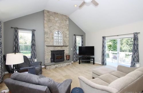 193 Lenore Dr, Huntington CT 06484-1837 exterior