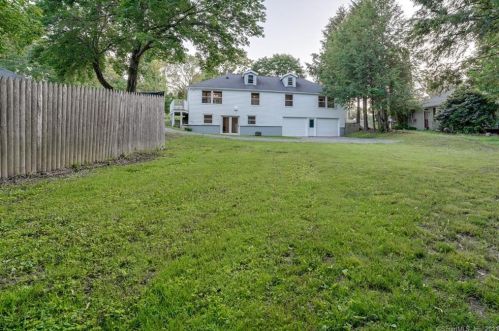 80 Circle Dr, Litchfield CT  06750-1710 exterior