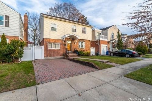 82-29 211th St, Jamaica, NY 11427-1013