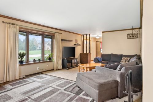 6822 Eastwood Trl, West Bend, WI 53090-8912