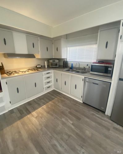 172 Pear Ln, Santa Rosa CA  95407-7664 exterior