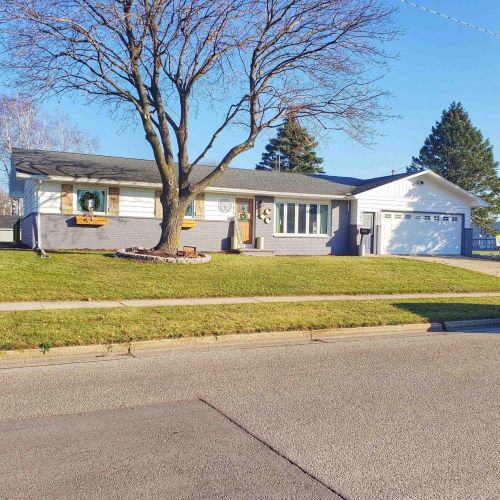 402 Smedema Dr, Randolph, WI 53956-1321