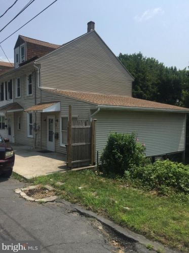 917 Davis Ave, Primrose, PA 17901-1514