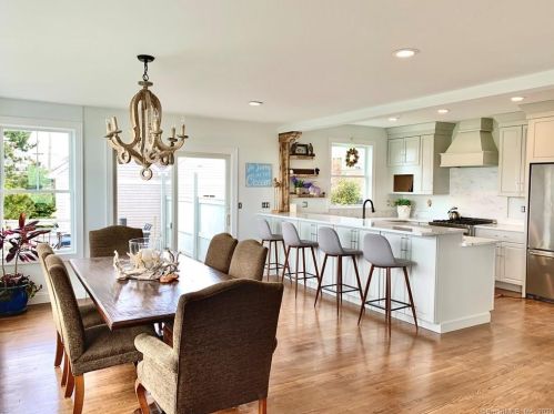 2 School St, Stonington, CT 06378-1416