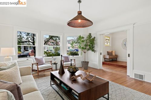 651 Alcatraz Ave, Oakland CA  94609-1005 exterior