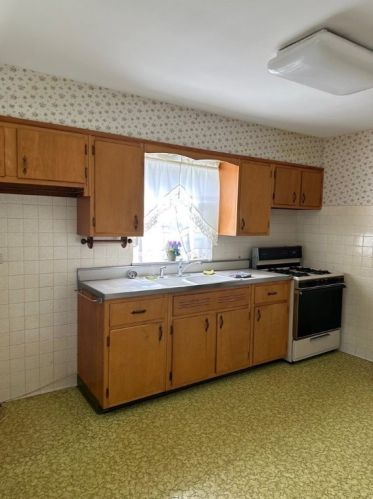 366 Dutch Ln, Hermitage PA  16148-2738 exterior