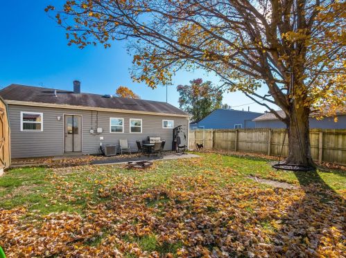 312 Madison Dr, West Jefferson OH  43162-1302 exterior