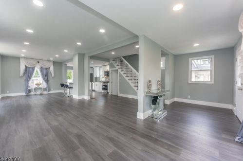 245 3rd Ave, Roselle, NJ 07203-1131