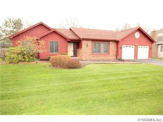 106 Parkside Ln, Rochester, NY 14612-3232