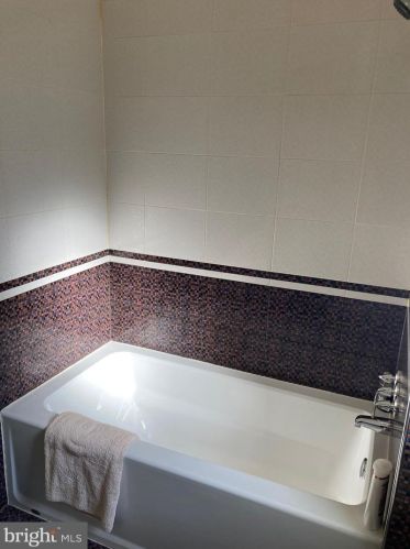 2104 Borbeck Ave, Philadelphia PA 19111-3105 exterior