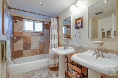 1390 Arlington Dr, Chico CA  95926-1556 exterior