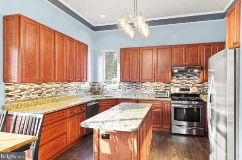 10056 Naughton Ct, Bristow VA  20136-3068 exterior