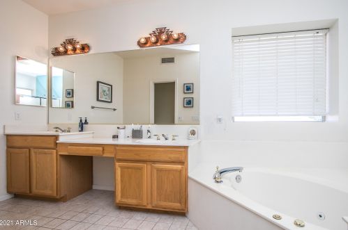 1434 Spur Ave, Gilbert AZ  85296-1946 exterior